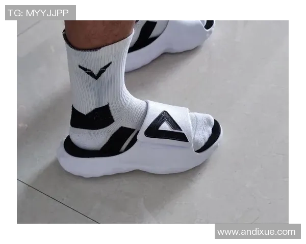 态极拖鞋DIY打造属于你的足球明星风格运动装备