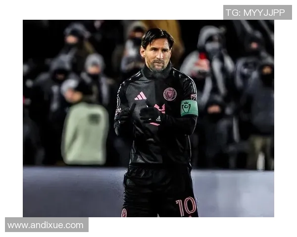 足球明星帅气高清图像展示引领潮流魅力瞬间尽显青春活力与竞技风范 足球明星帅气高清图像展示引领潮流魅力瞬间尽显青春活力与竞技风范